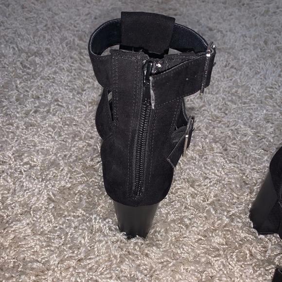 Strappy Heels - Picture 4 of 4